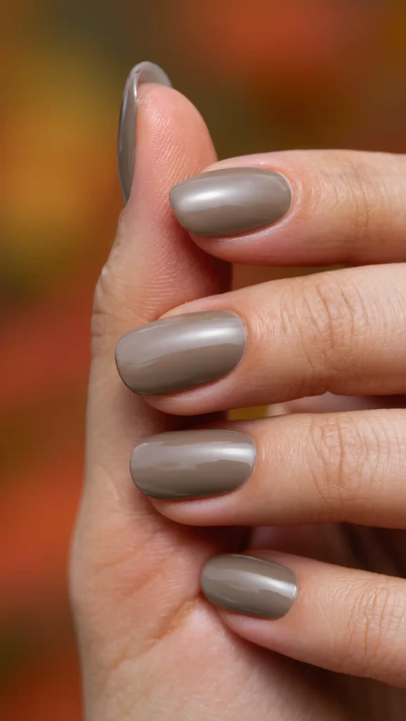 25 Neutral Fall Nails Ideas 2026: Minimalist Manicures That Go With Every Autumn Outfit 3 Mushroom Mist Nails